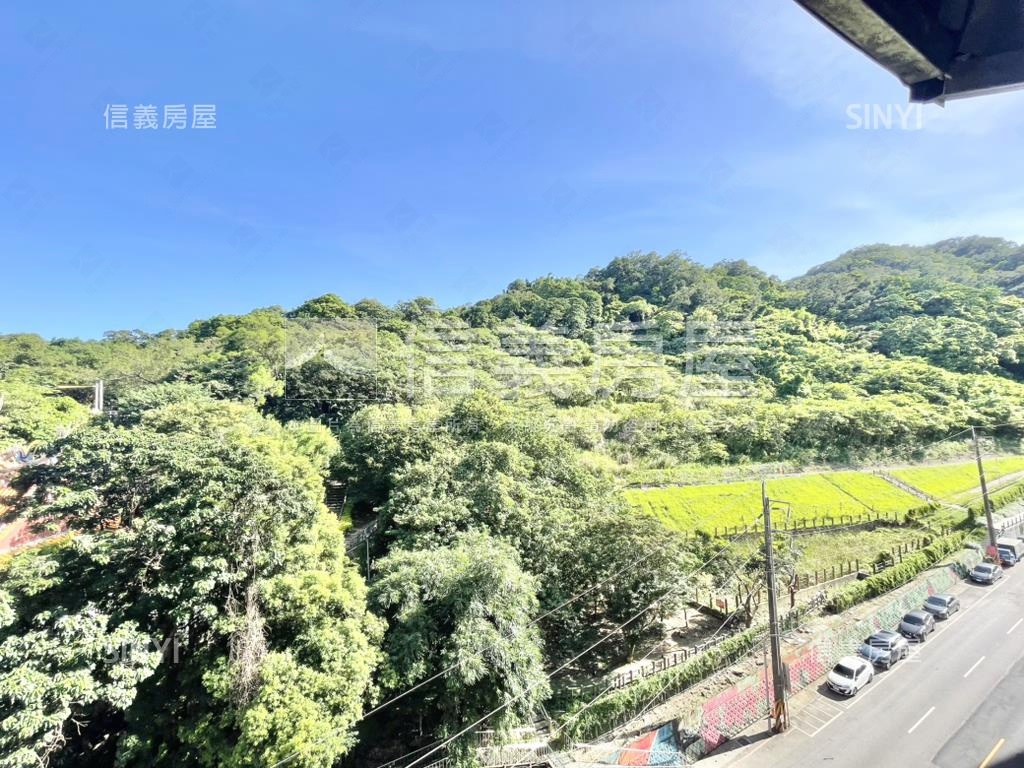 御花園電梯４房車位房屋室內格局與周邊環境