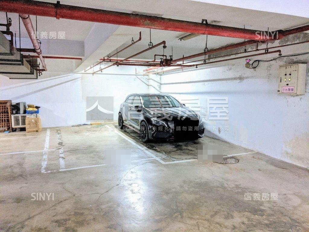 御花園電梯４房車位房屋室內格局與周邊環境