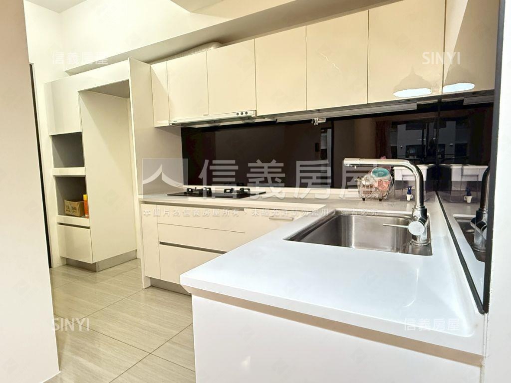 專任鉅虹曙光之旅三房平車房屋室內格局與周邊環境