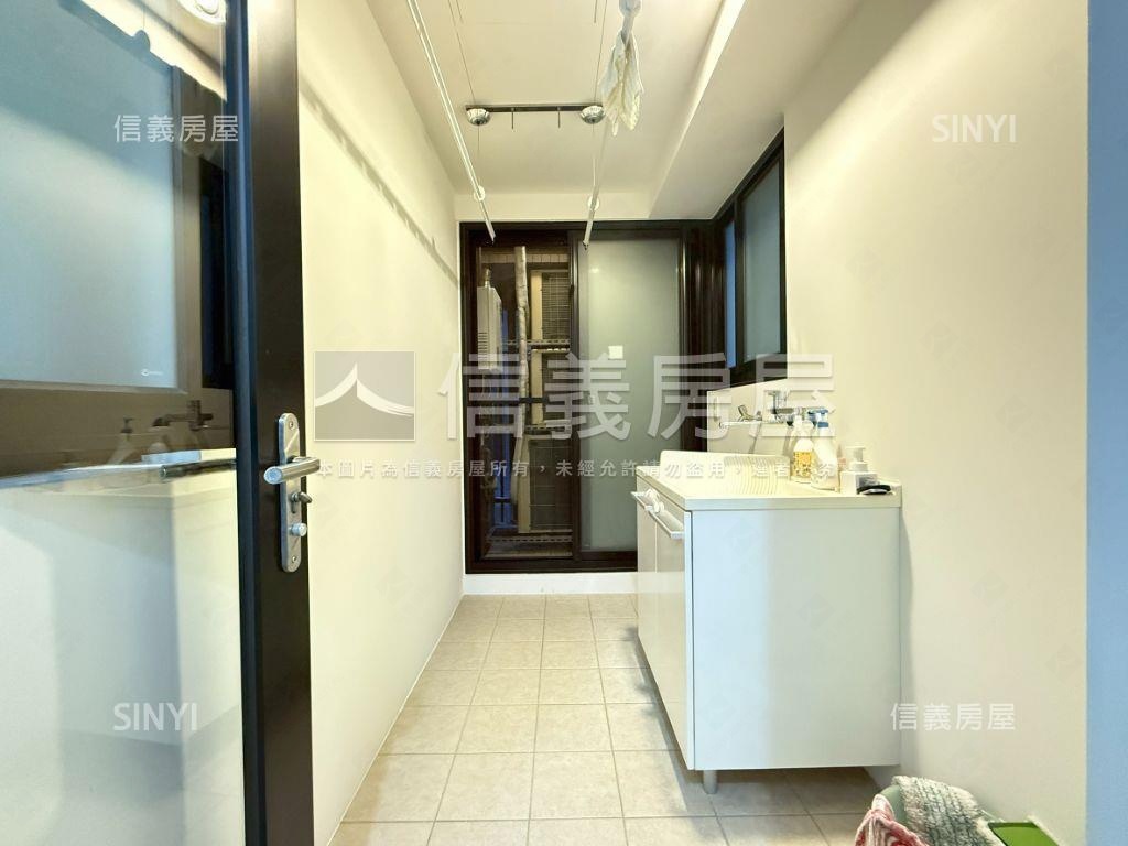 專任鉅虹曙光之旅三房平車房屋室內格局與周邊環境