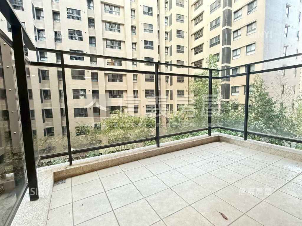 專任鉅虹曙光之旅三房平車房屋室內格局與周邊環境