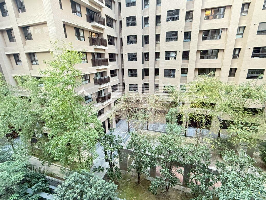 專任鉅虹曙光之旅三房平車房屋室內格局與周邊環境