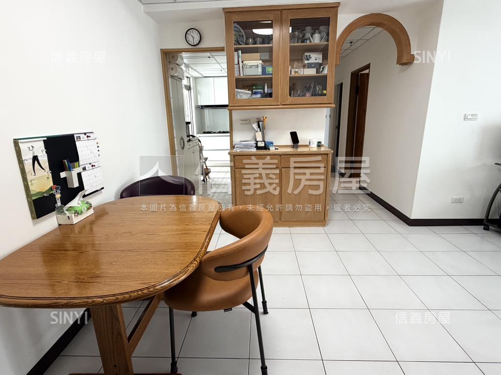 東區高樓質感三房平車房屋室內格局與周邊環境