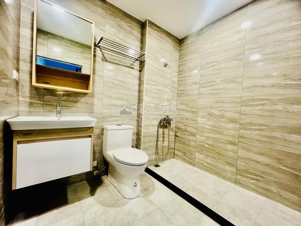電動插雙車位多房邊間別墅房屋室內格局與周邊環境