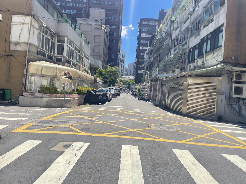 天母忠誠精華區透天房屋室內格局與周邊環境