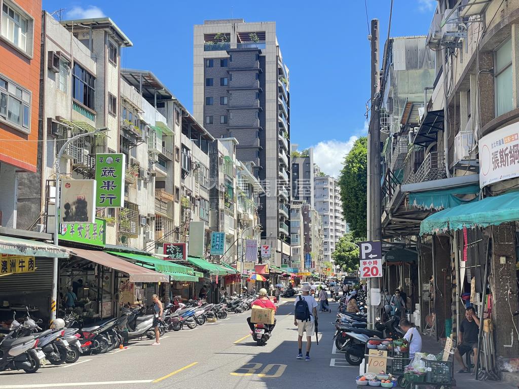 天母忠誠精華區透天房屋室內格局與周邊環境