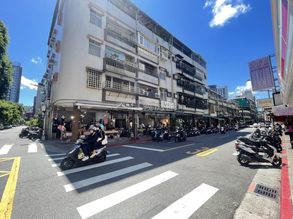 天母忠誠精華區透天房屋室內格局與周邊環境