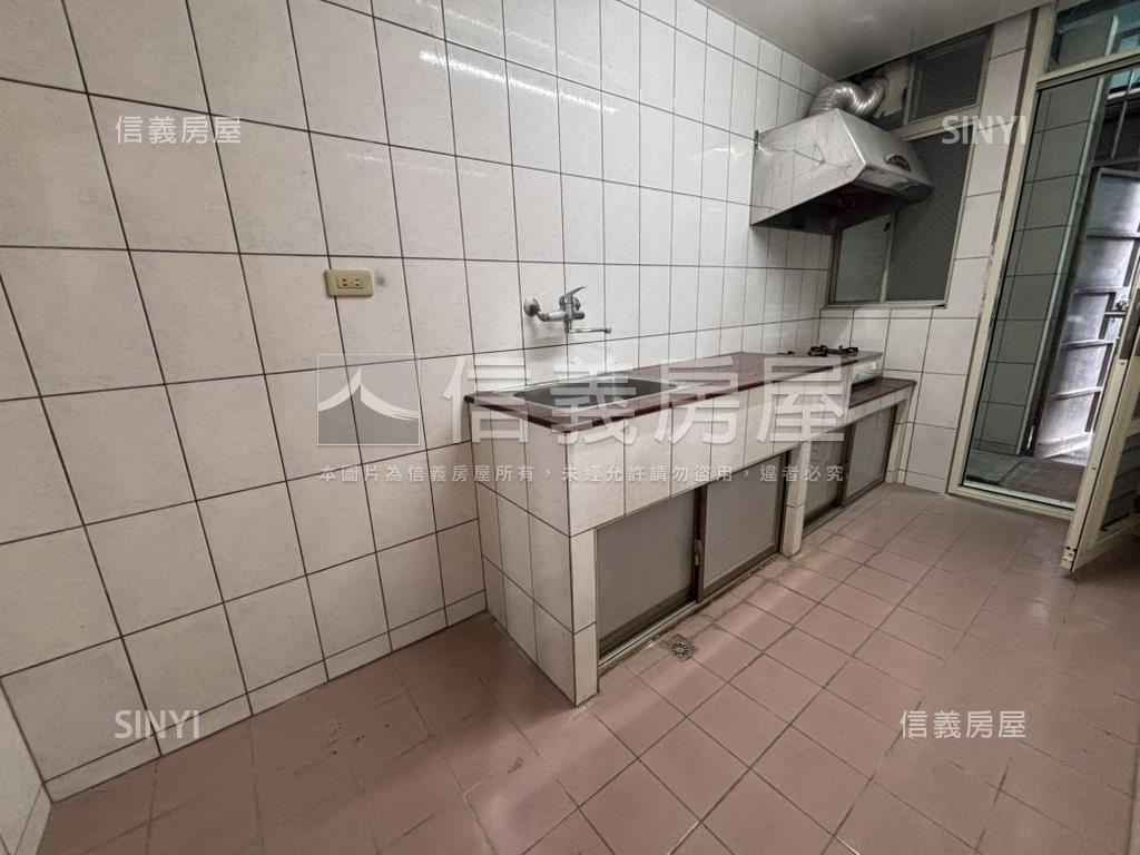 樟樹邊間完美１樓房屋室內格局與周邊環境