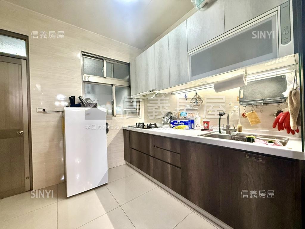 精美裝潢萬大頂加大空間房屋室內格局與周邊環境