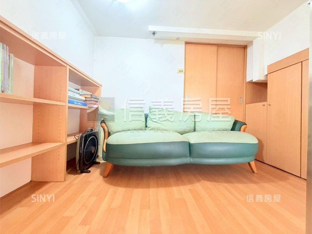 觀音河景廣角映入美宅房屋室內格局與周邊環境