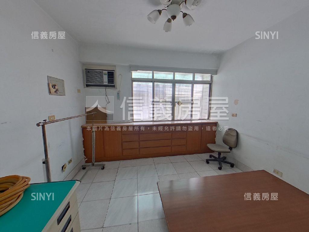 近建興市場正四樓透天房屋室內格局與周邊環境