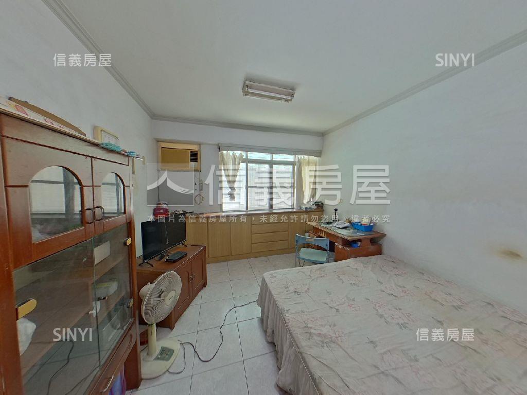 近建興市場正四樓透天房屋室內格局與周邊環境