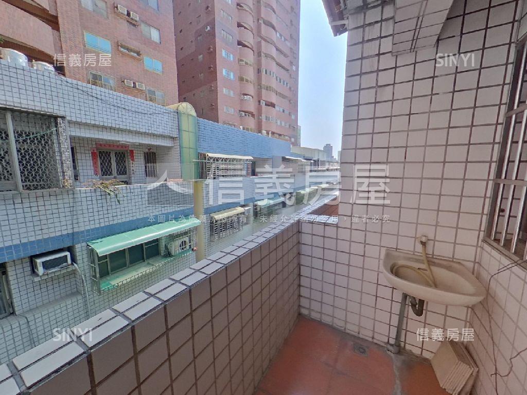 近建興市場正四樓透天房屋室內格局與周邊環境