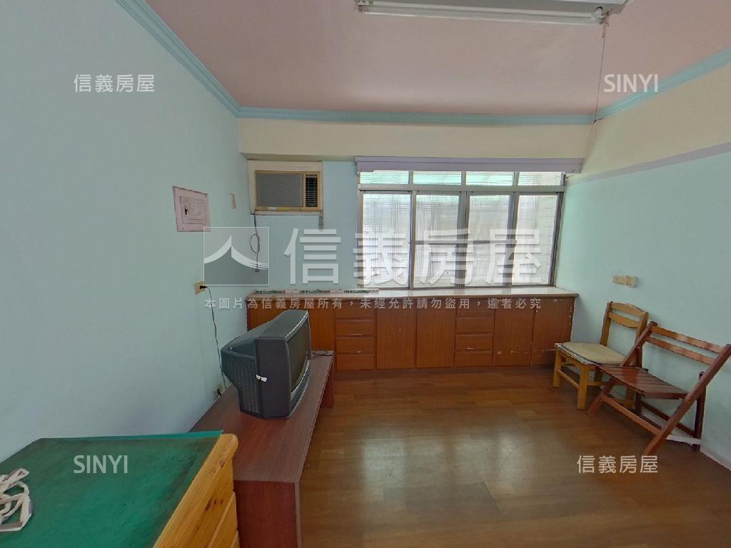 近建興市場正四樓透天房屋室內格局與周邊環境