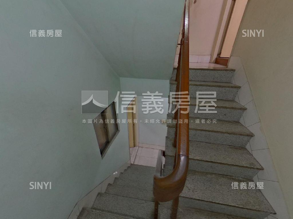 近建興市場正四樓透天房屋室內格局與周邊環境