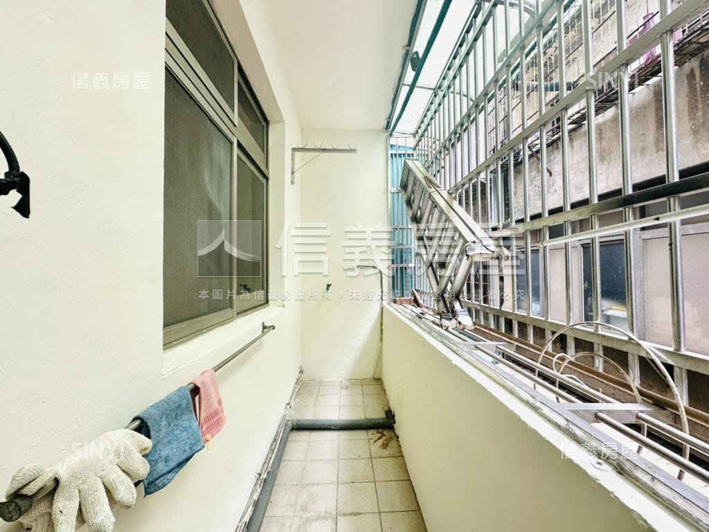 近大勇國小美裝潢三房房屋室內格局與周邊環境