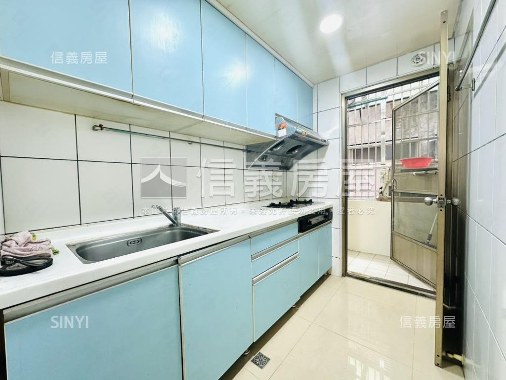 近大勇國小美裝潢三房房屋室內格局與周邊環境