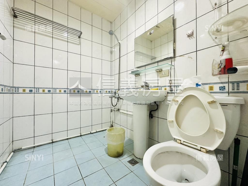 近大勇國小美裝潢三房房屋室內格局與周邊環境