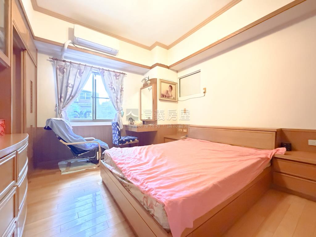 正興國小對面有間４房平車房屋室內格局與周邊環境