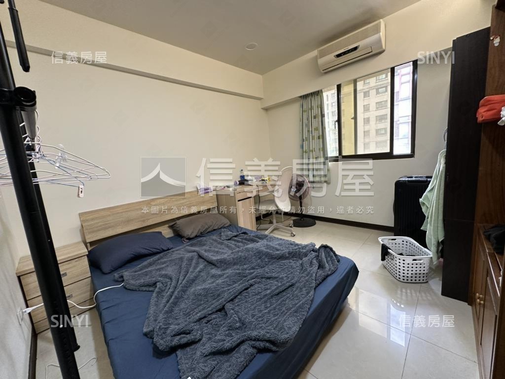 世紀皇家３房房屋室內格局與周邊環境