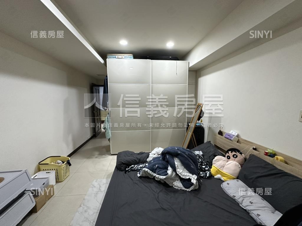 世紀皇家３房房屋室內格局與周邊環境