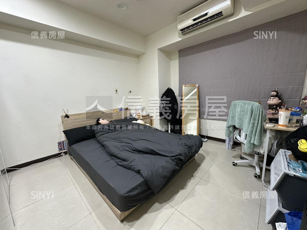 世紀皇家３房房屋室內格局與周邊環境