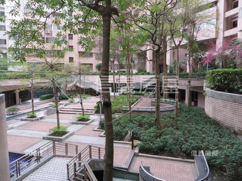 彩虹角窗黃金店霸房屋室內格局與周邊環境