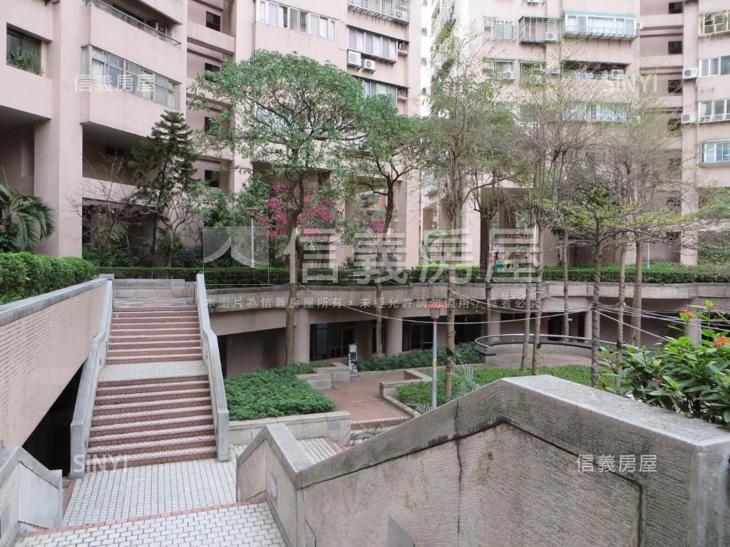彩虹角窗黃金店霸房屋室內格局與周邊環境