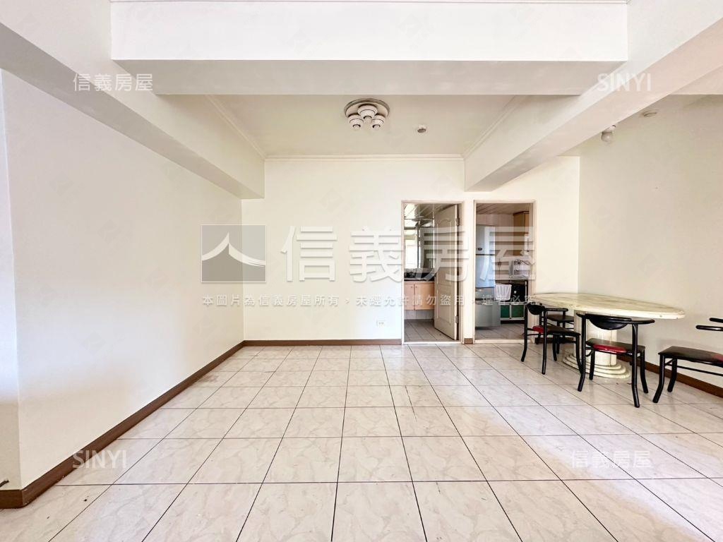 捷運迴龍站龍鳳會三房車位房屋室內格局與周邊環境