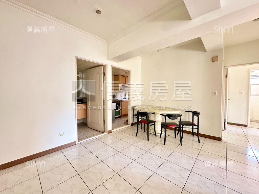 捷運迴龍站龍鳳會三房車位房屋室內格局與周邊環境