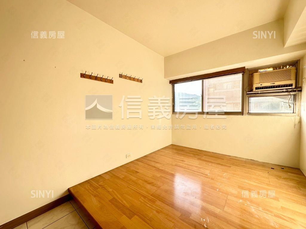 捷運迴龍站龍鳳會三房車位房屋室內格局與周邊環境