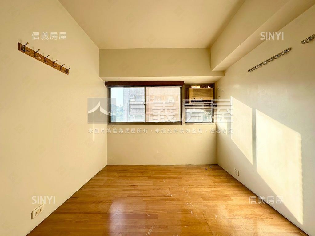 捷運迴龍站龍鳳會三房車位房屋室內格局與周邊環境