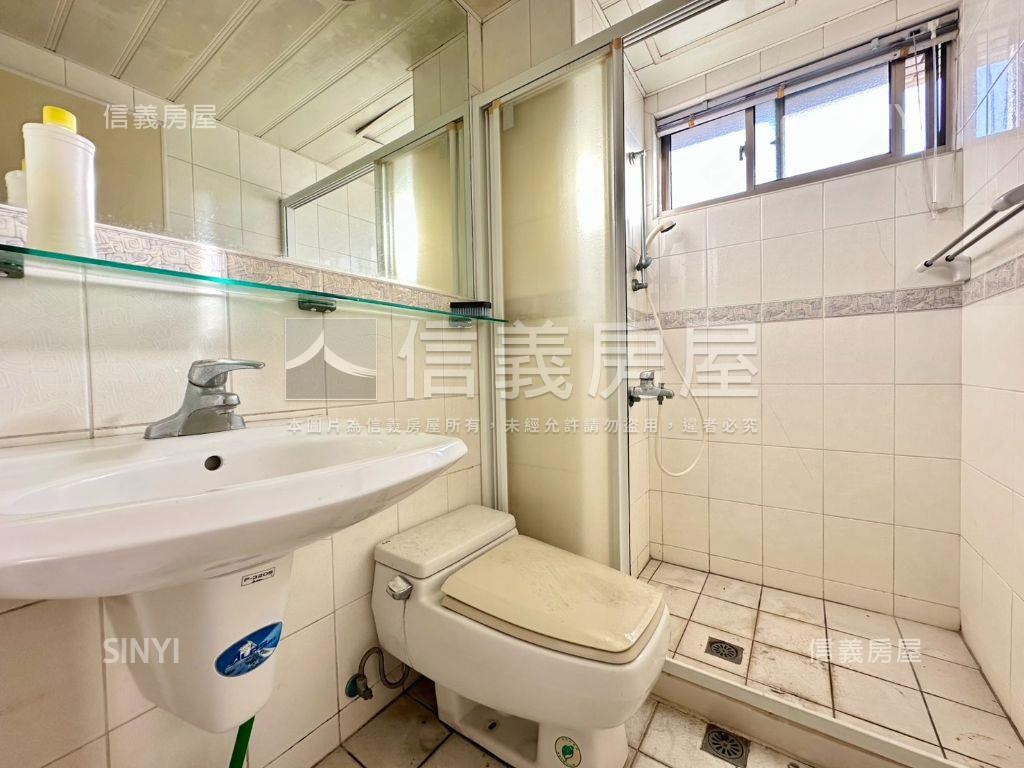 捷運迴龍站龍鳳會三房車位房屋室內格局與周邊環境