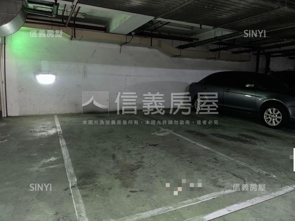 捷運迴龍站龍鳳會三房車位房屋室內格局與周邊環境