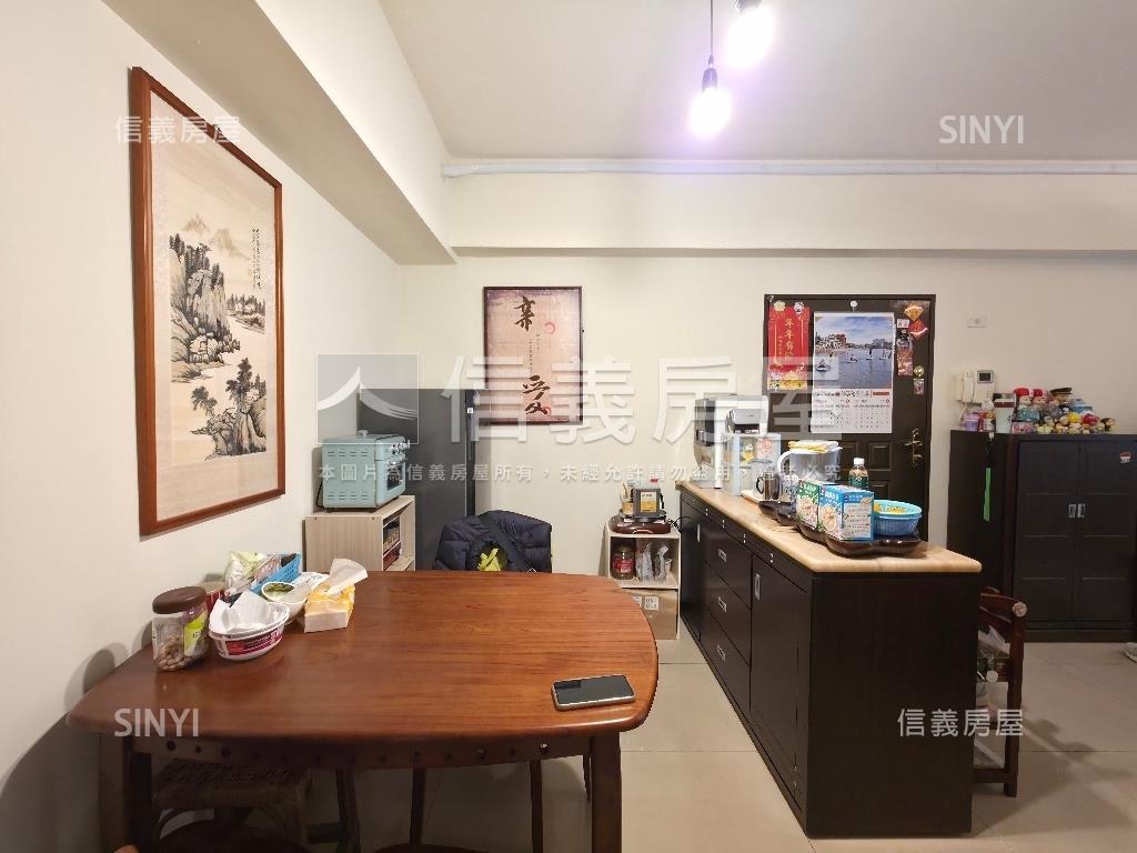 市區採光三房附獨立大車位房屋室內格局與周邊環境