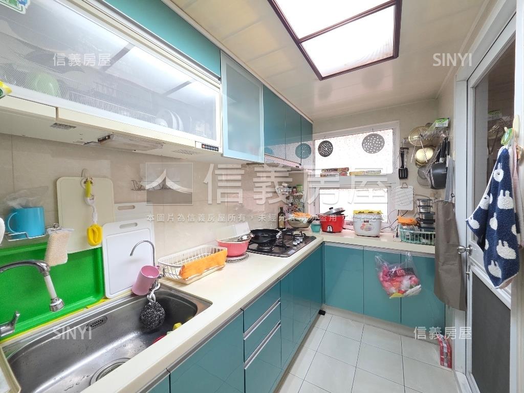 市區採光三房附獨立大車位房屋室內格局與周邊環境