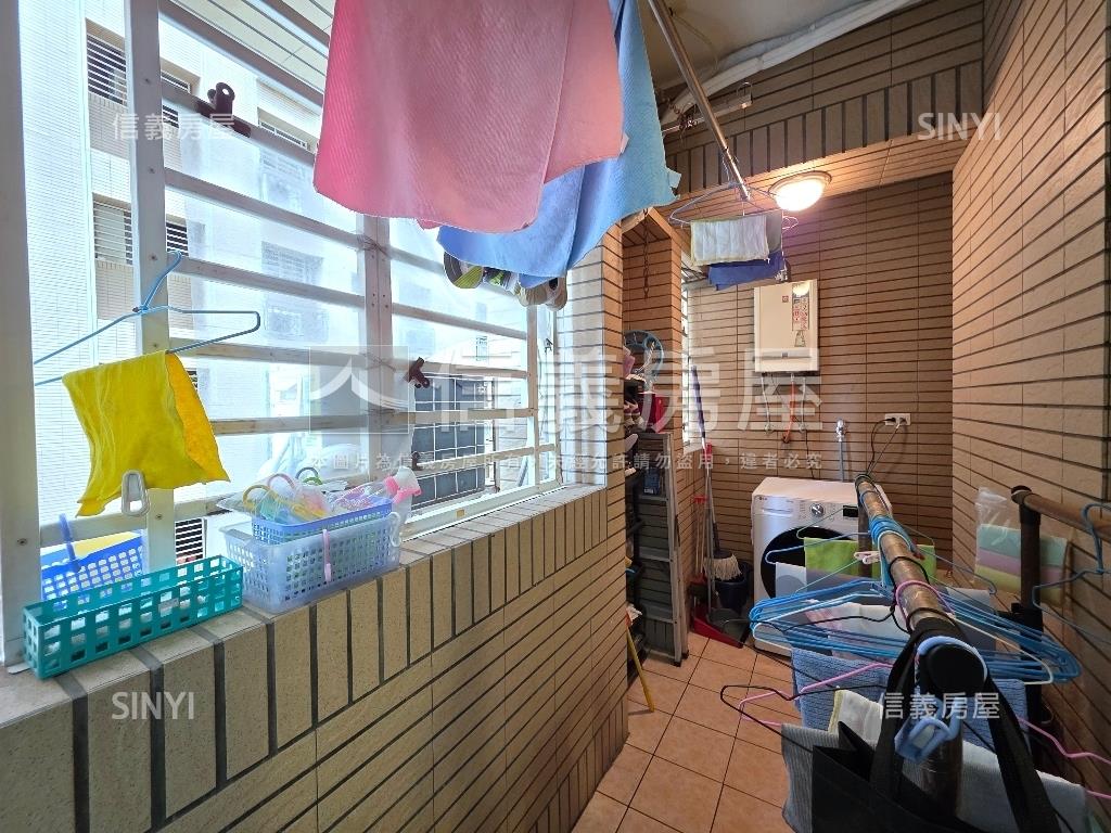 市區採光三房附獨立大車位房屋室內格局與周邊環境