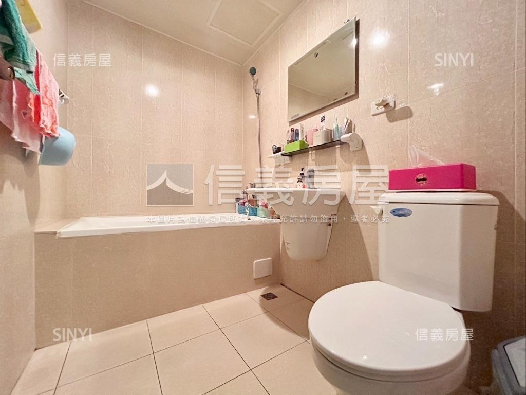 市區採光三房附獨立大車位房屋室內格局與周邊環境