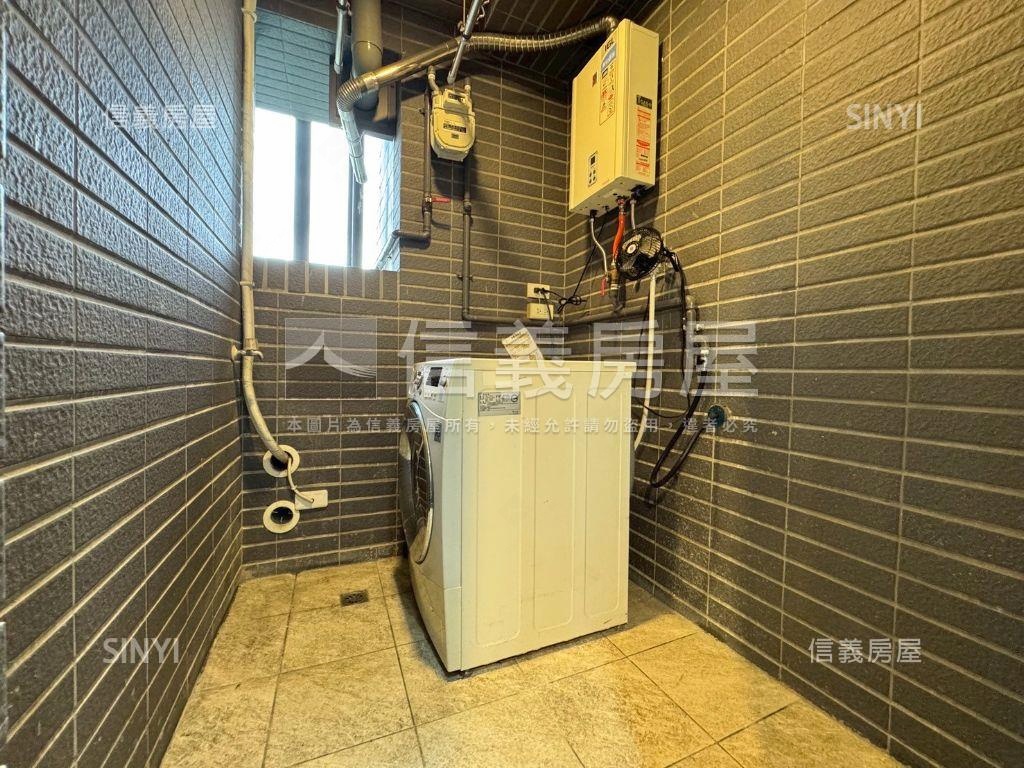 超花面中庭美套房車位房屋室內格局與周邊環境