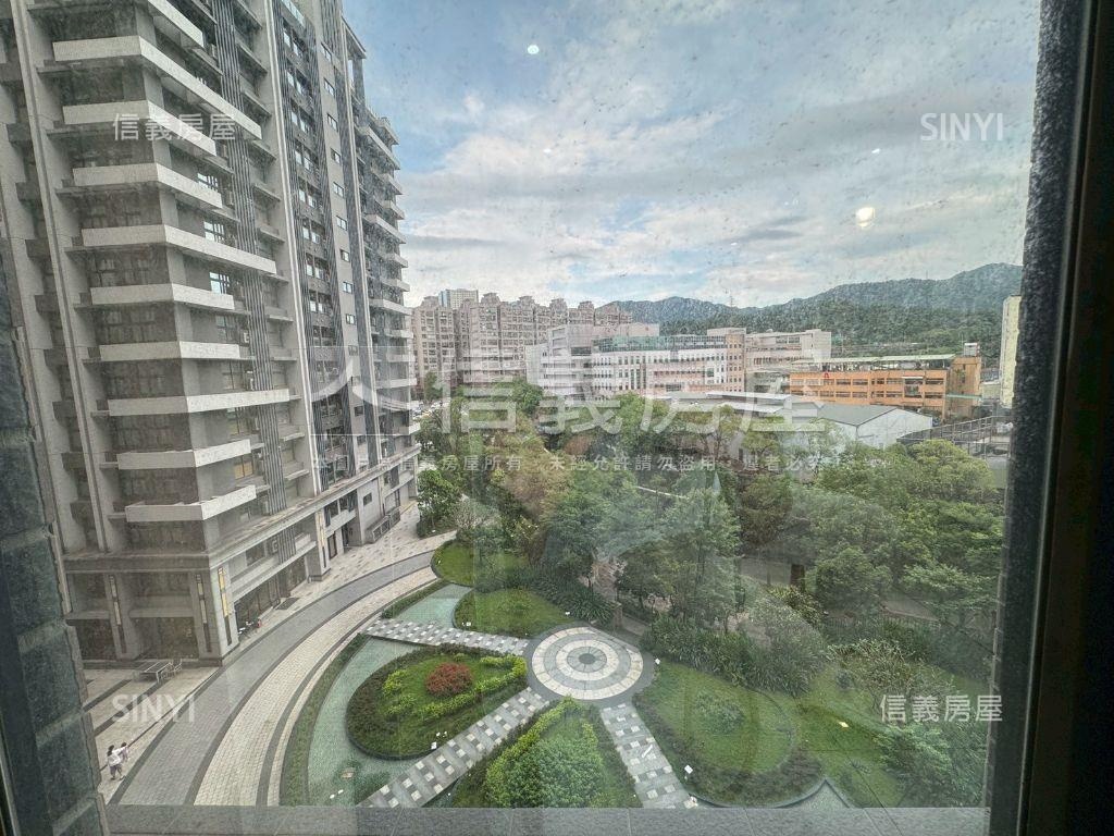 超花面中庭美套房車位房屋室內格局與周邊環境