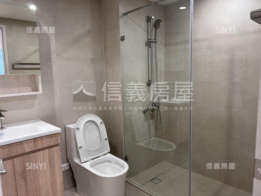 家樂福美妝採光三房平車房屋室內格局與周邊環境