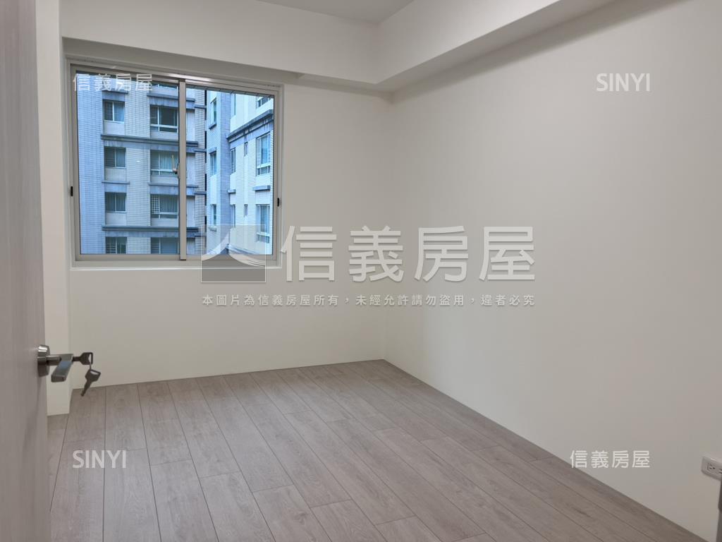 家樂福美妝採光三房平車房屋室內格局與周邊環境