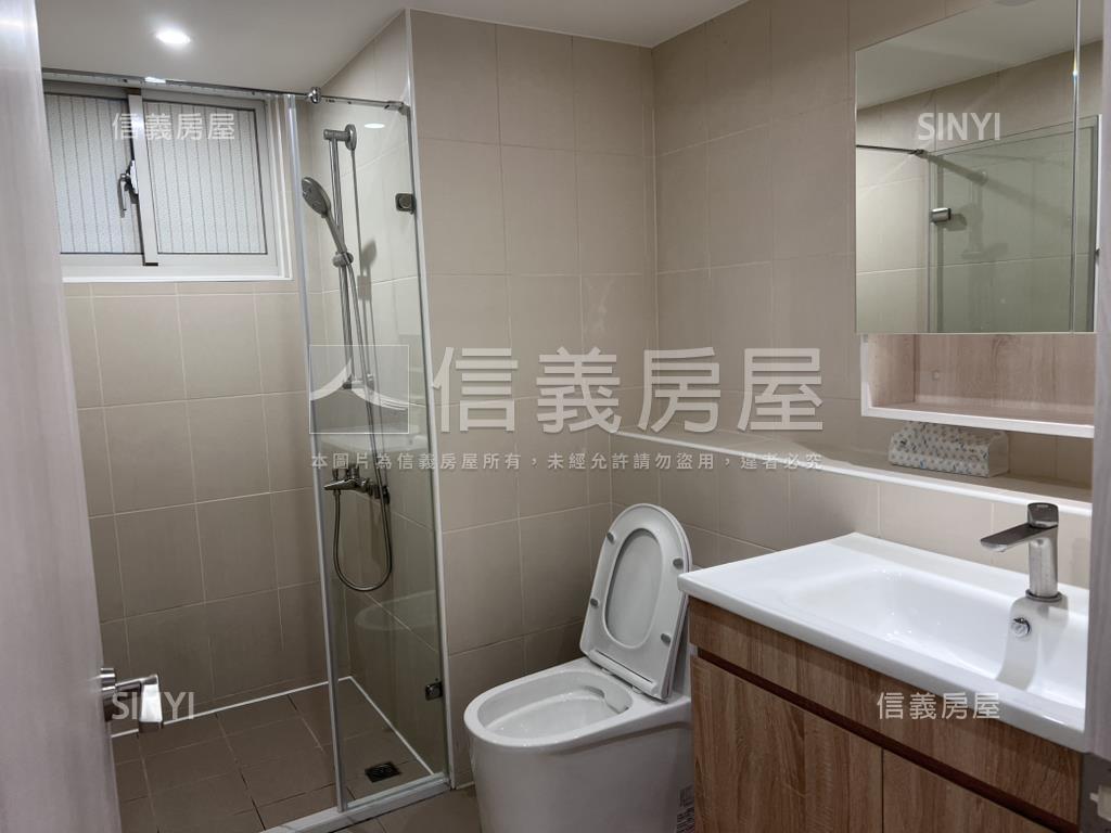 家樂福美妝採光三房平車房屋室內格局與周邊環境