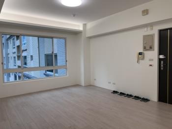 家樂福美妝採光三房平車