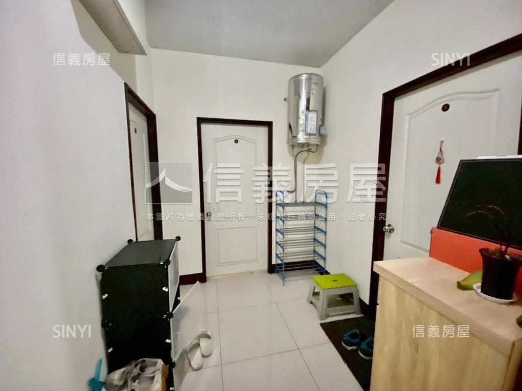 中華路角窗百市店面房屋室內格局與周邊環境