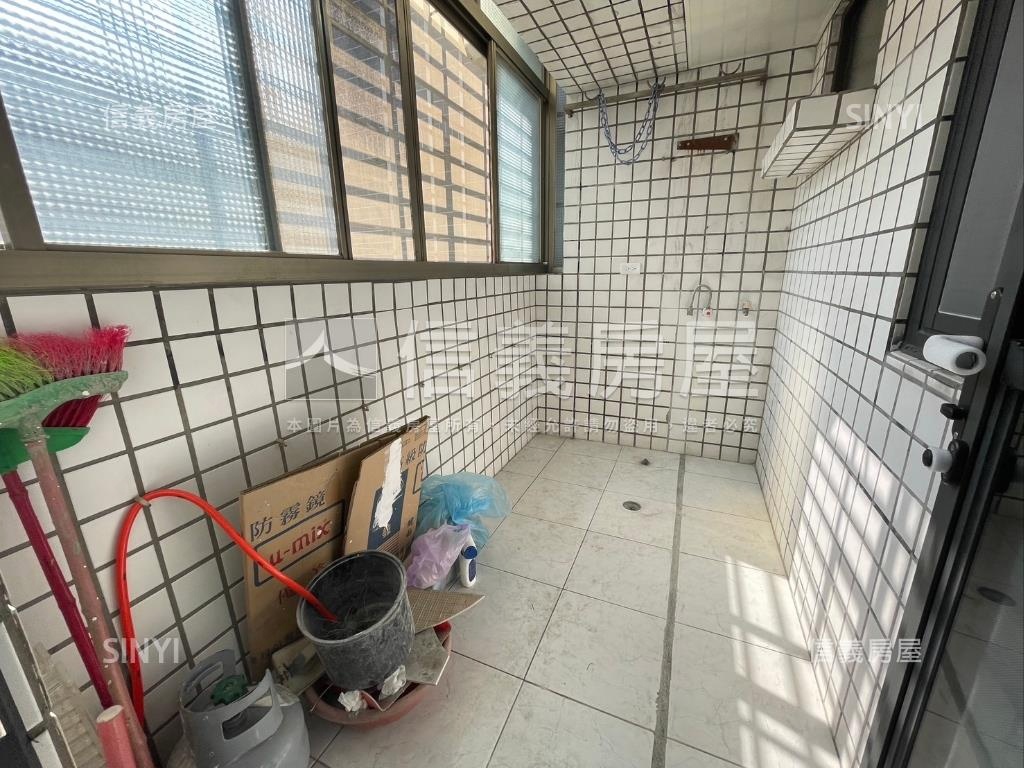 近五甲國小翻新美３房平車房屋室內格局與周邊環境
