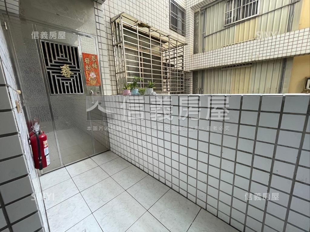 近五甲國小翻新美３房平車房屋室內格局與周邊環境