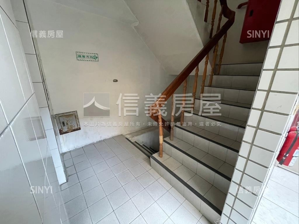 近五甲國小翻新美３房平車房屋室內格局與周邊環境