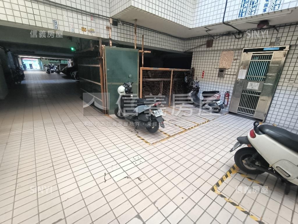 近五甲國小翻新美３房平車房屋室內格局與周邊環境