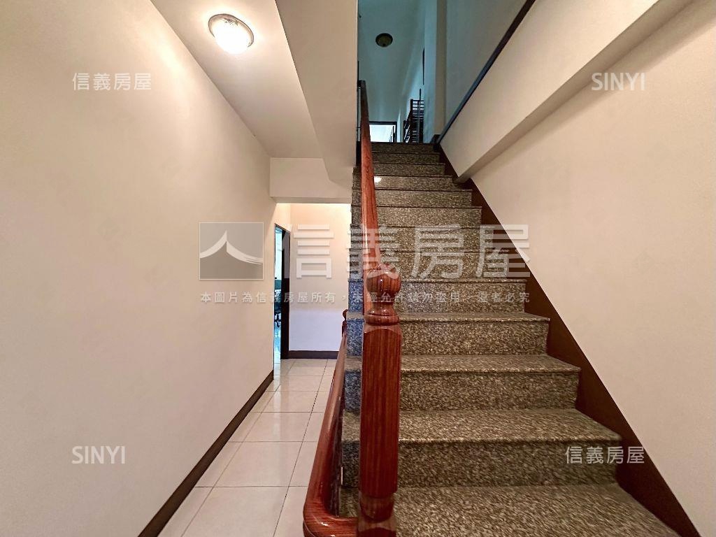 全聯正對面燙金店面房屋室內格局與周邊環境